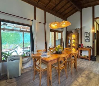 Mairipora House | Casa Moderna e Espaçosa com Piscina e Lareira na Serra da Cantareira