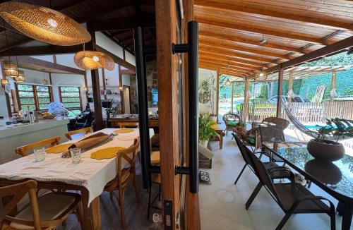 Mairipora House | Casa Moderna e Espaçosa com Piscina e Lareira na Serra da Cantareira