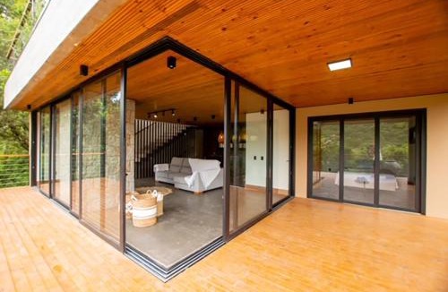 Praia do Rosa House | Casa moderna prox ao centro na Praia do Rosa SC