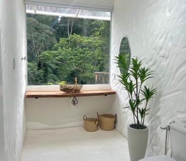 Alem Paraiba Ski Chalet | Casa Mykonos, um Refúgio exclusivo com cachoeira privativa