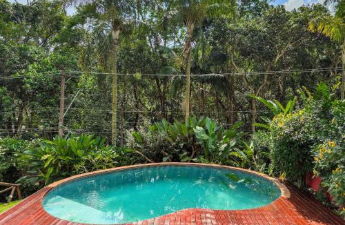 Carapicuiba House | Casa na Granja Viana em frente à reserva ambiental