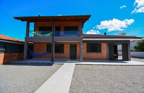 Campeche Leste House | Casa na Praia do Campeche a 300 metros do Mar - SDI019