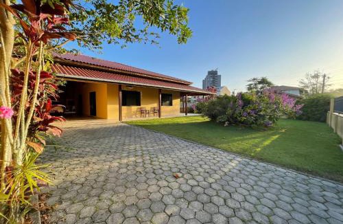 Penha House | Casa na praia do Quilombo em Penha a 200 metros do mar