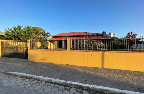 Penha House | Casa na praia do Quilombo em Penha a 200 metros do mar