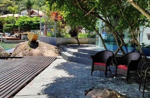Florianopolis House | Casa no Canal com trapiche privativo com acesso à água