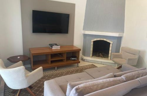 Xangri-La House | casa no centro proximo ao mar