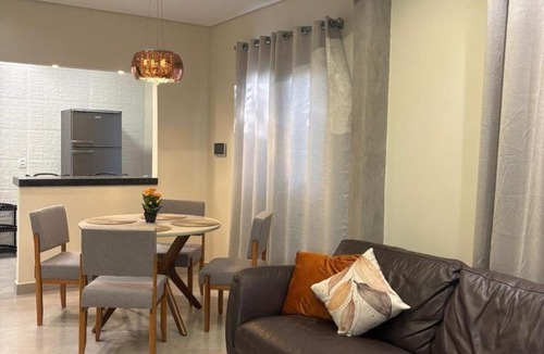 Maracana House | Casa Nova, 2 quartos, 1 Ar-Cond, 1 Banheiro, Garagem 4,30m