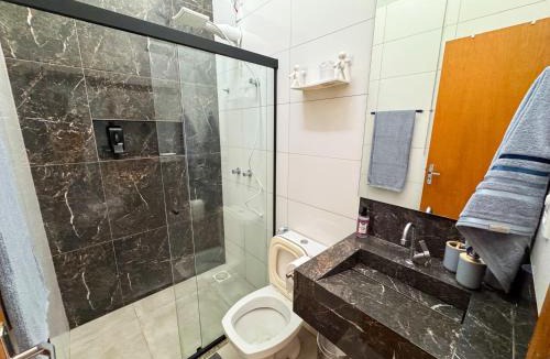 Shopping Park House | Casa Para Até 5 Hospedes Próximo UNITRI, Uberlândia Shopping e Palácio de Cristal