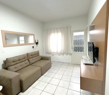 Santa Monica Apartment | Casa prox Madrecor, Parque do Sabia , UFU com Garagem