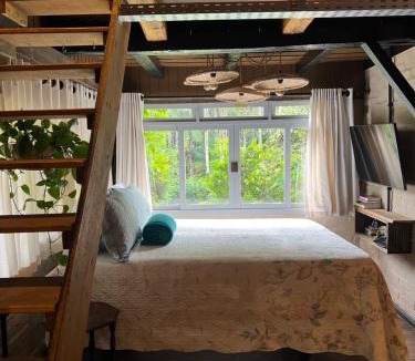 Benedito Novo Ski Chalet | Casa Sabia com charme rústico e belos jardins
