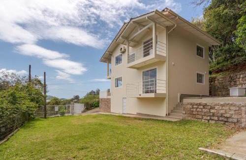 Sambaqui House | Casa Sambaqui Amplitude Charm and 100m from the Sea