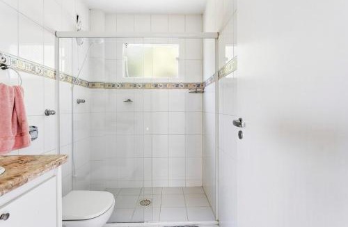 Sambaqui House | Casa Sambaqui Amplitude Charm and 100m from the Sea