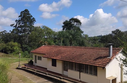 Vila Machado House | Casa térrea abraçada pela Natureza - Serra da Cantareira