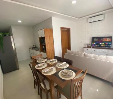 Iririu House | Casa térrea ampla, perfeita para a sua hospedagem