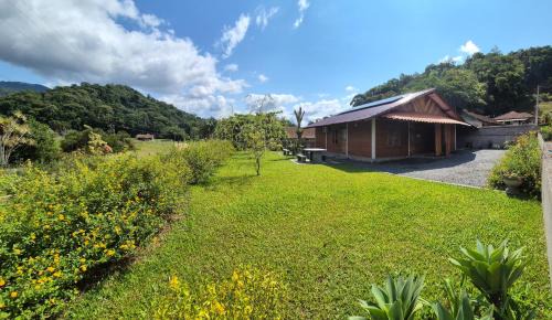 Pomerode House | Casa Ypê Amarelo 1
