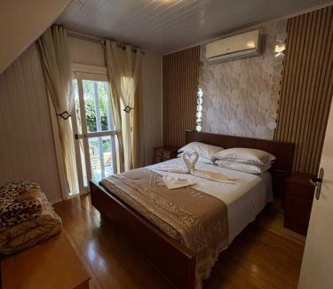 Carniel House | casarosaencantada -villaencantorosa