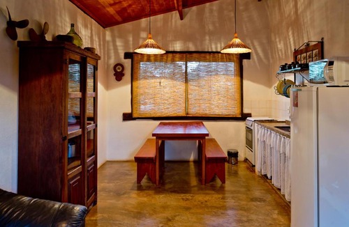 Lapinha da Serra House | CASINHAS DA LAPINHA- 3 Chalés em Lapinha da Serra com cozinha- LATE CHECK OUT- Piscina Compartilhada - Veja a cor do chalé que está locando nas fotos junto aos preços CHALÉS AMARELO, AZUL E LARANJA