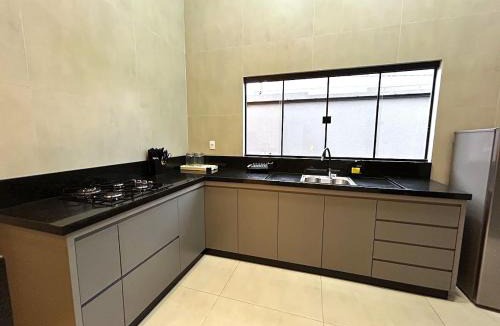 Plano Diretor Sul House | Celeste Serena - Casa com 3 quartos, localizada próximo a rodoviária e aeroporto
