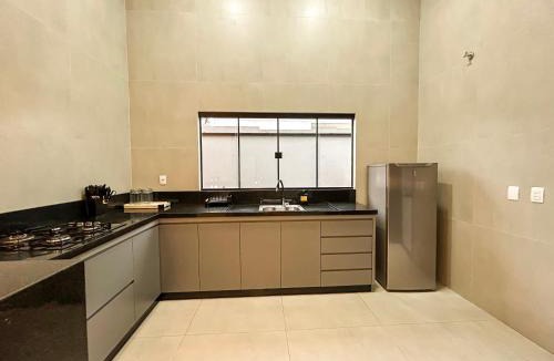 Plano Diretor Sul House | Celeste Serena - Casa com 3 quartos, localizada próximo a rodoviária e aeroporto