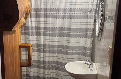 El Bolson Apartment | Centrally located apartment in El Bolsón, private parking lot