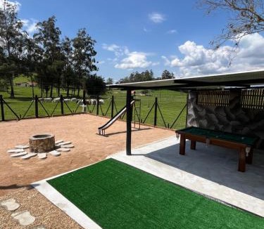 Serra Negra House | Chácara Barone - Chácara em SerraNegra com piscina, mini golfe, sinuca
