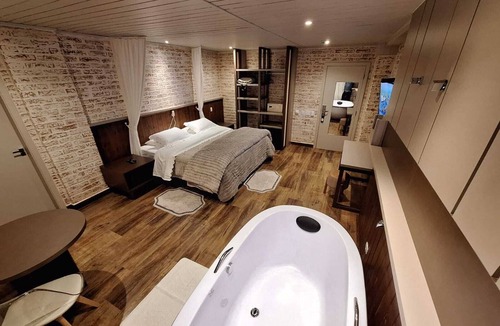 Loteamento Jardim Veu da Noiva Hotel | Château Suisse Boutique Hotel