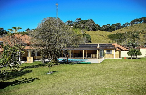 Duas Barras House | Chácara Wermelinger: A beautiful country house in the center of Duas Barras with a leisure area.
