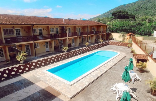 Ubatuba Ski Chalet | CHALÉ aconchegante c/PISCINA. Região SUPER arborizada
