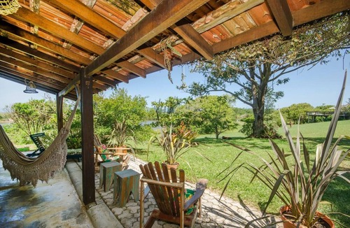 Morrinhos Ski Chalet | Chalé Aconchegante na Beira do rio e 100 mts do mar