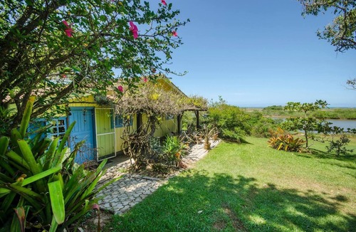 Morrinhos Ski Chalet | Chalé Aconchegante na Beira do rio e 100 mts do mar