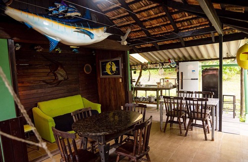 Paranagua Ski Chalet | Chalé Bombordo com Wi-Fi na Praia das Encantadas