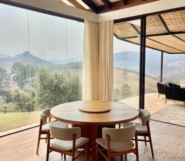 Delfim Moreira Ski Chalet | Chalé Casa Mourad Entre Olivais café da manhã incluso