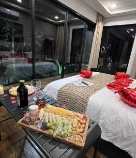 Taubate Cabin | Chalé com banheira, piscina e cachoeira privativa