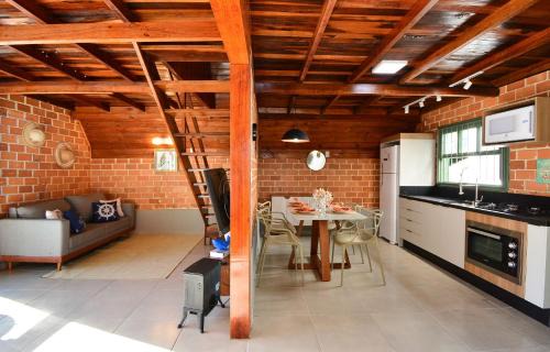 Palhoca Ski Chalet | Chalé com Jacuzzi e Vista Mar - PLH007
