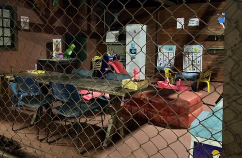 Jardim Colonial Ski Chalet | Chalé com PISCINA Privativa, com 2 QUARTOS, ESTACIONAMENTO em Condomínio com PORTARIA 24h, Sauna, Quadras, 3 PISCINAS no condomínio, Pesca e Parquinho Infantil - SmarTV na sala de estar, TV na área CHURRASQUEIRA, Wi-Fi e Cozinha Completa