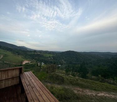 Mogi das Cruzes Ski Chalet | Chalé Contêiner- Hidro com vista para montanhas