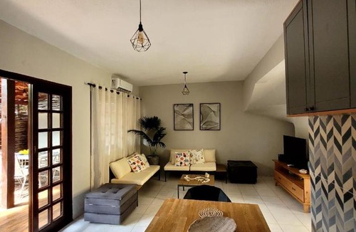 Boicucanga Beach Villa | Chalé de Condominio fechad0, 900 metros da praia
