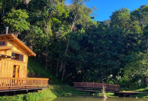 Sapucai-Mirim Ski Chalet | Chalé de Madeira com Lago - Serra da Mantiqueira
