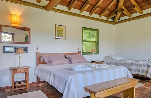 Passa Quatro Apartment | Chalé de montanha com lareira, sauna e piscina.