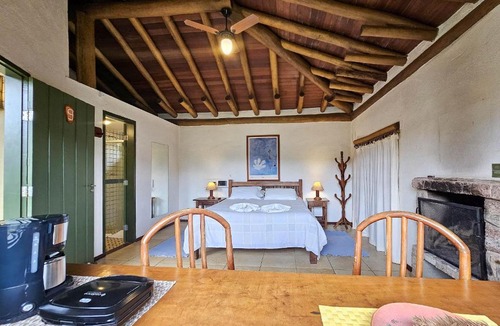 Passa Quatro Apartment | Chalé duplo com lareira, sauna e piscina