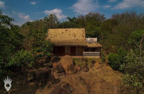 Indaiatuba Ski Chalet | Chalé europeu com vista para natureza no interior