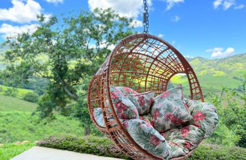 Sao Bento do Sapucai Apartment | Chalé Jacarandá - Vale do Baú by HospedaHost