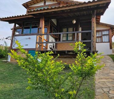 Carrancas House | Chalé Mata Virgem - 1km do centro, ao lado de várias cachoeiras, com cozinha completa e conforto para até 6 pessoas