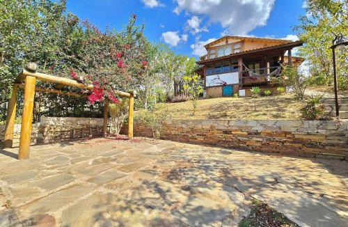 Carrancas House | Chalé Mata Virgem - 1km do centro, ao lado de várias cachoeiras, com cozinha completa e conforto para até 6 pessoas