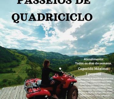 Corrego do Bom Jesus House | Chalé Mirante Da Colina 9, com hidromassagem privativa, café da manhã e piscina