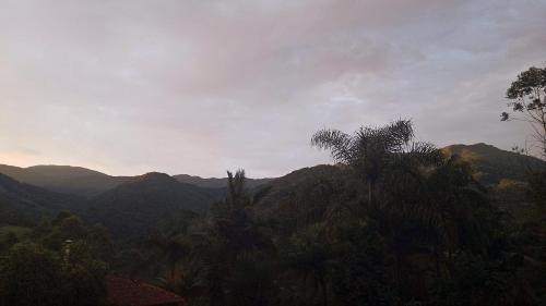 Sao Francisco Xavier House | Chalé Rústico com Vista nas Montanhas Mantiqueira