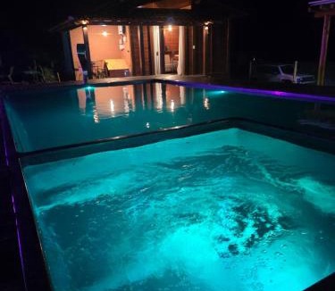 Guarapari Ski Chalet | Chalé Romantico com SPA e Piscina PRIVATIVO