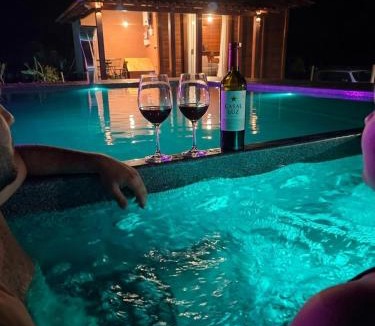 Guarapari Ski Chalet | Chalé Romantico com SPA e Piscina PRIVATIVO