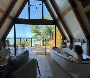 Rio das Pacas Ski Chalet | Chalé Shánti - Vista Mar e Banheira de hidromassagem - Florianópolis - SC - Brasil