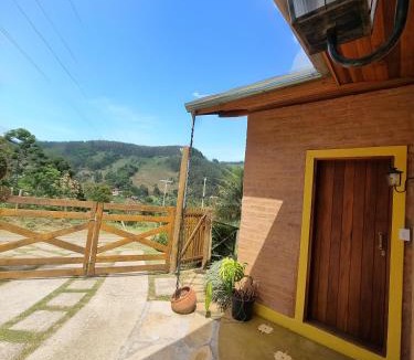 Goncalves Cabin | Chalé Som da Sete Quedas Hidromassagem, Lareira e Vista para as Montanhas